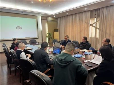 Vista Hydraulics teymið heimsótti fyrirtækið okkar til að skoða og skiptast á...